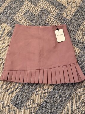Faux-Mauve Pleated Hem Mini Skirt by New Modà